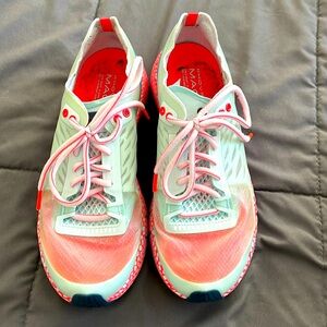 Under Armour HOVR MACHINA LT women’s 9 tennis shoes. Teal and bright coral